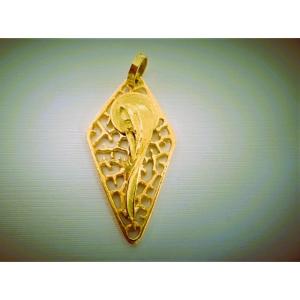 18-karat Gold Virgin Mary Pendant