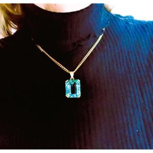 Blue Stone Pendant Set In 18-carat Gold