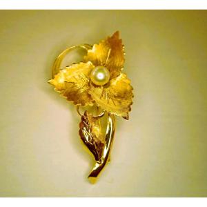 18-karat Gold Pearl Brooch