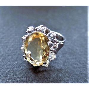 18k White Gold Ring With Yellow Gemstone