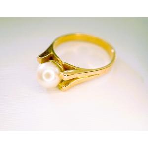1960s Pearl Ring In 18-carat Gold