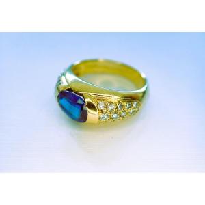 18-carat Gold Ring With Sapphire And Diamonds