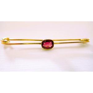 18-carat Gold Brooch Set With A Garnet 
