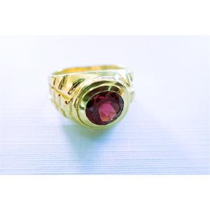Vintage 18-karat Gold Signet Ring Set With A Garnet 