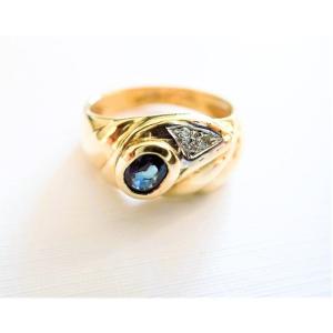 Asymmetrical Gadrooned Ring With Sapphire And Diamonds In 18-carat Gold