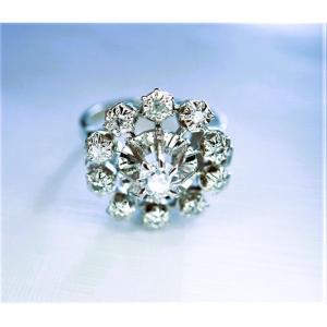 Daisy Ring With Diamonds In 18-carat White Gold