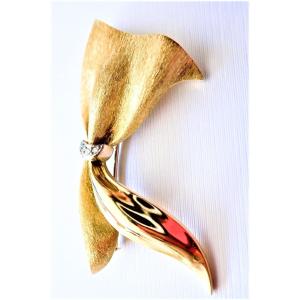 Ribbon Brooch Set With Diamonds In 18-carat Gold