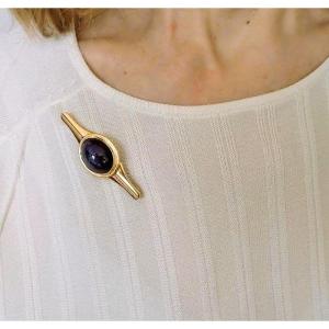 Brooch Set With A Cabochon-cut Sapphire In 18-karat Gold
