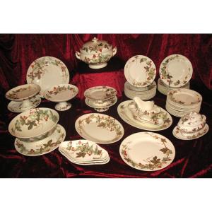 Lunéville Earthenware Dinner Service With Ivy Decor, Art Nouveau Period, Late 19th Century, 56 Pieces