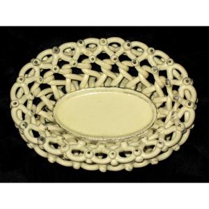 Oval Woven Basket In Langeais Earthenware Decorated With Cream-colored Berries, 19th Century