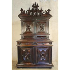 Louis XIII Buffet With Diminutive In Walnut Complete With Its Very Decorative Pediment, 17th Century