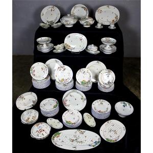 Fine Bordeaux Earthenware Dinner Service With Nella Decoration Featuring Flowers And Birds, 19th Century