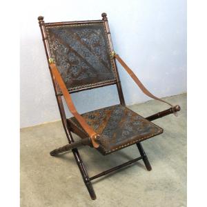 Folding Officer's Field Chair In Embossed Leather And Solid Wood, 19th Century