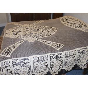 Art Deco Period Lace Bedspread Or Curtain With Floral Decoration And Wide Festoons