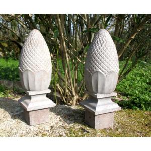 Top Of Artichoke-shaped Cast Iron Pillars From The 19th Century