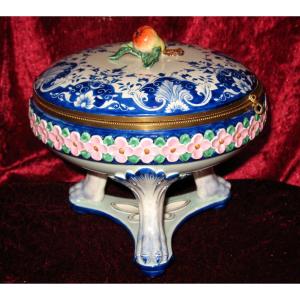 Fine Earthenware Box Attributed To Jules Vieillard In Bordeaux, 19th Century