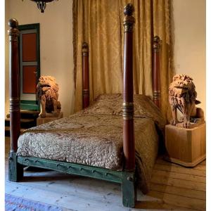 Ceremonial Bed With 17th Century Columns
