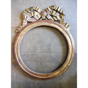 Round Wooden Frame Carved With A Knot And Gilded Louis XVI