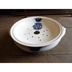 19th Century Fine English Earthenware Soap Dish 
