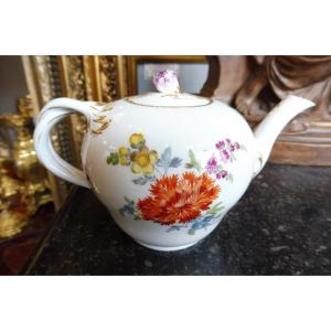 18th Century Meissen Porcelain Teapot