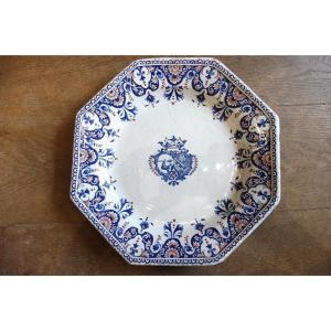 Octagonal Dish In Rouen Earthenware Decorated With An Alliance Coat Of Arms, 18th Century 