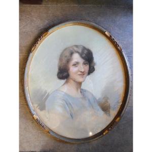 Oval Pastel Art Decor "portrait Of A Woman" 