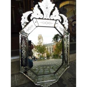 Early 20th Century Venetian Mirror With Pediment And Engraved Glass