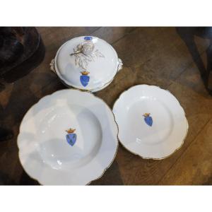 Part Of A 19th-century Limoges Porcelain Dinner Service With A Coat Of Arms 