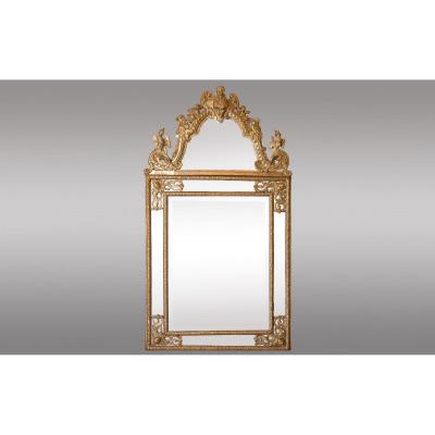 Miroir Regence à pareclose en bois doré. France, 18ème siècle.