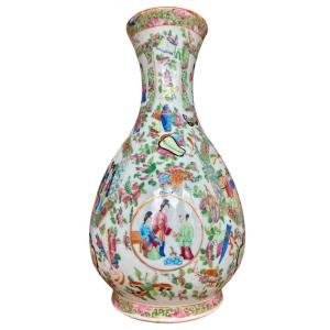 Large Famille Rose Porcelain Vase Qing Dynasty Guangxu Period (1875–1908) China 19th Century