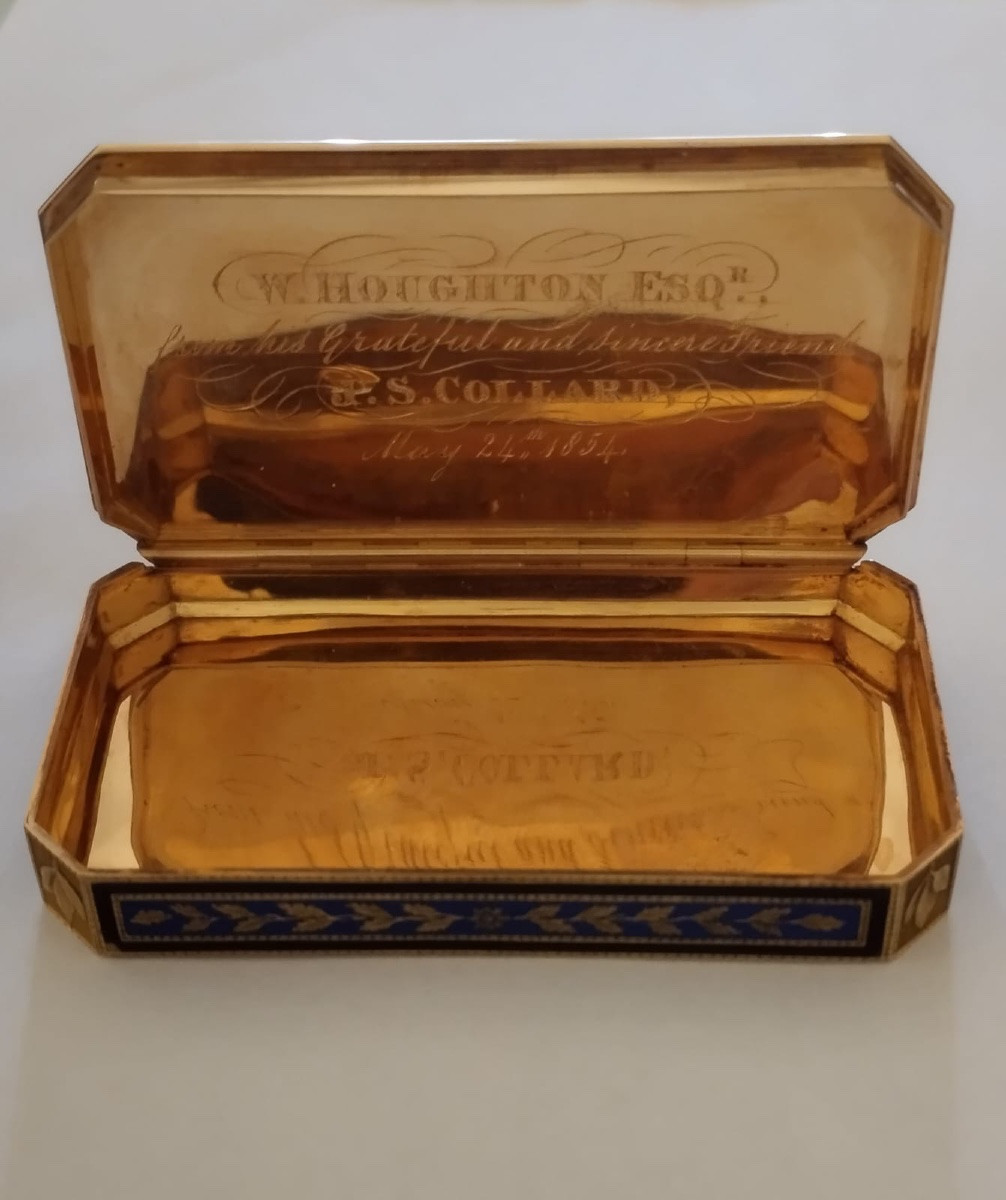 Rara tabacchiera in oro smaltato, Ginevra o Parigi, 1834 – “Souvenir d’Amitié” con miniature mi-photo-2