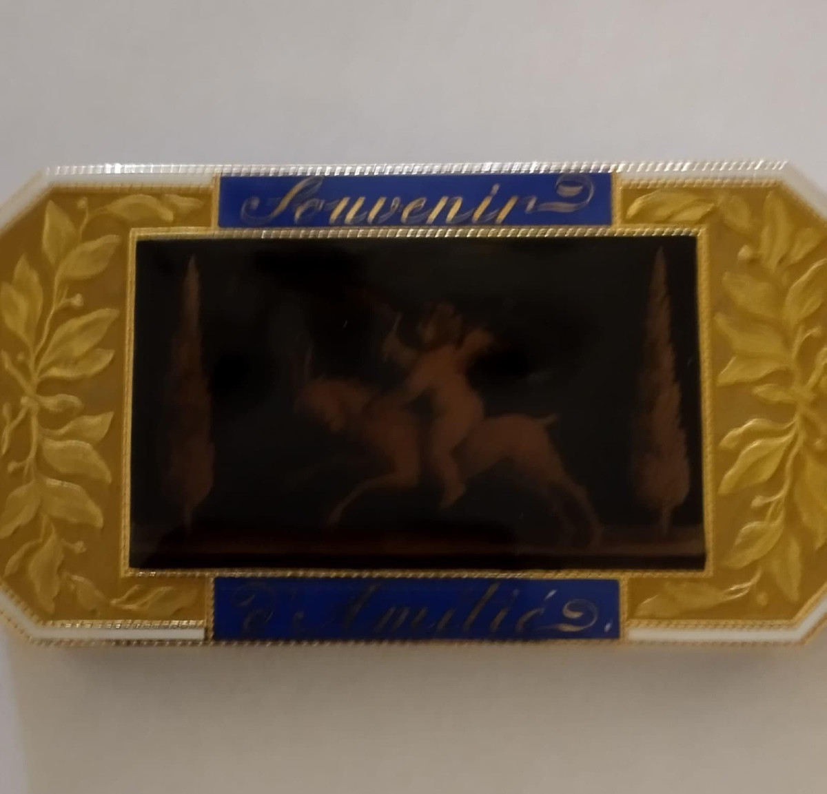 Rara tabacchiera in oro smaltato, Ginevra o Parigi, 1834 – “Souvenir d’Amitié” con miniature mi-photo-3
