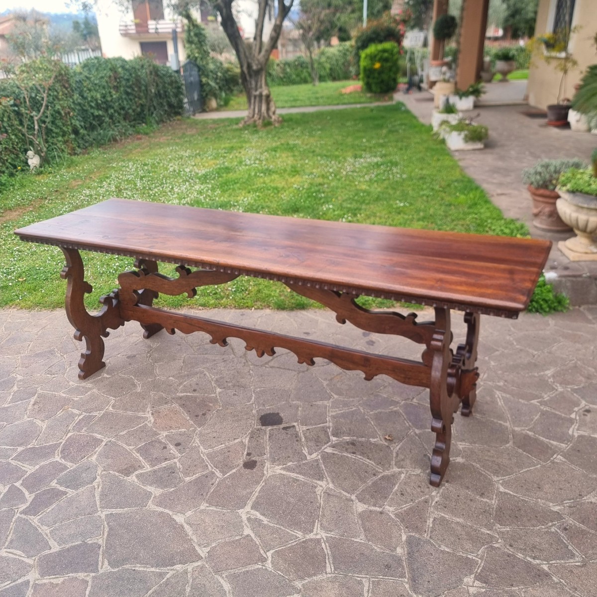 Tavolo Fratino in Noce a Due Assi del ‘700 Toscano: un capolavoro senza tempo