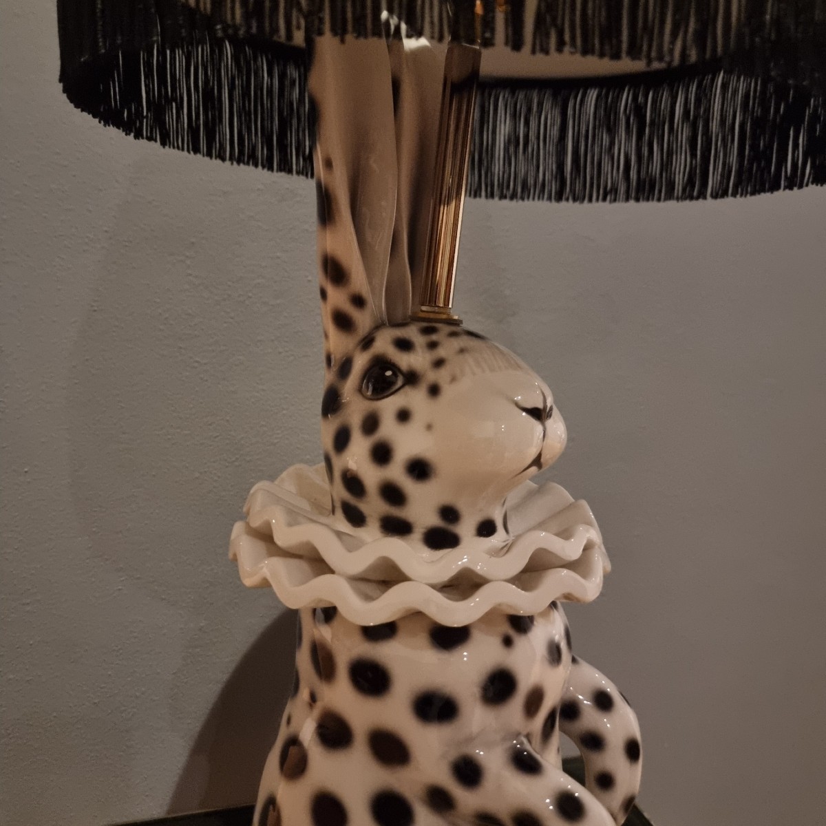 Lampada con Coniglio in Ceramica Dipinta vestiro da Pierrot-photo-2