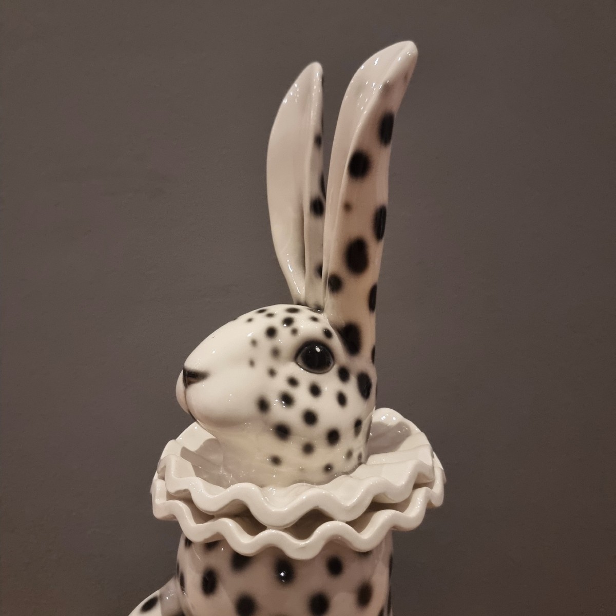 Lampada con Coniglio in Ceramica Dipinta vestiro da Pierrot-photo-8