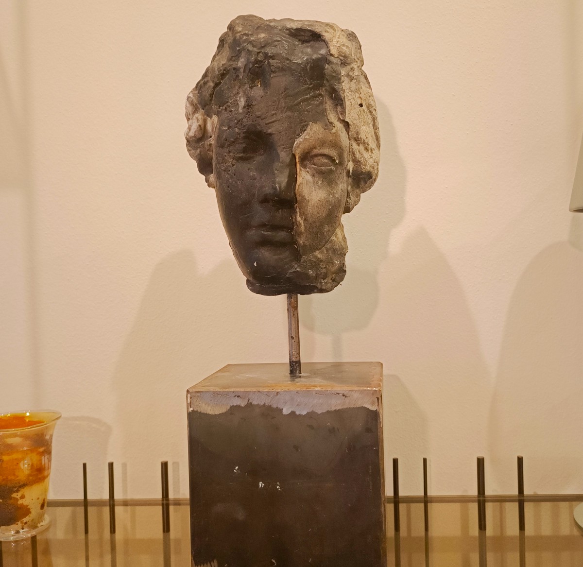 Scultura in cera, gesso e black carbon “ Il volto”  di Alessandro La Motta-photo-4