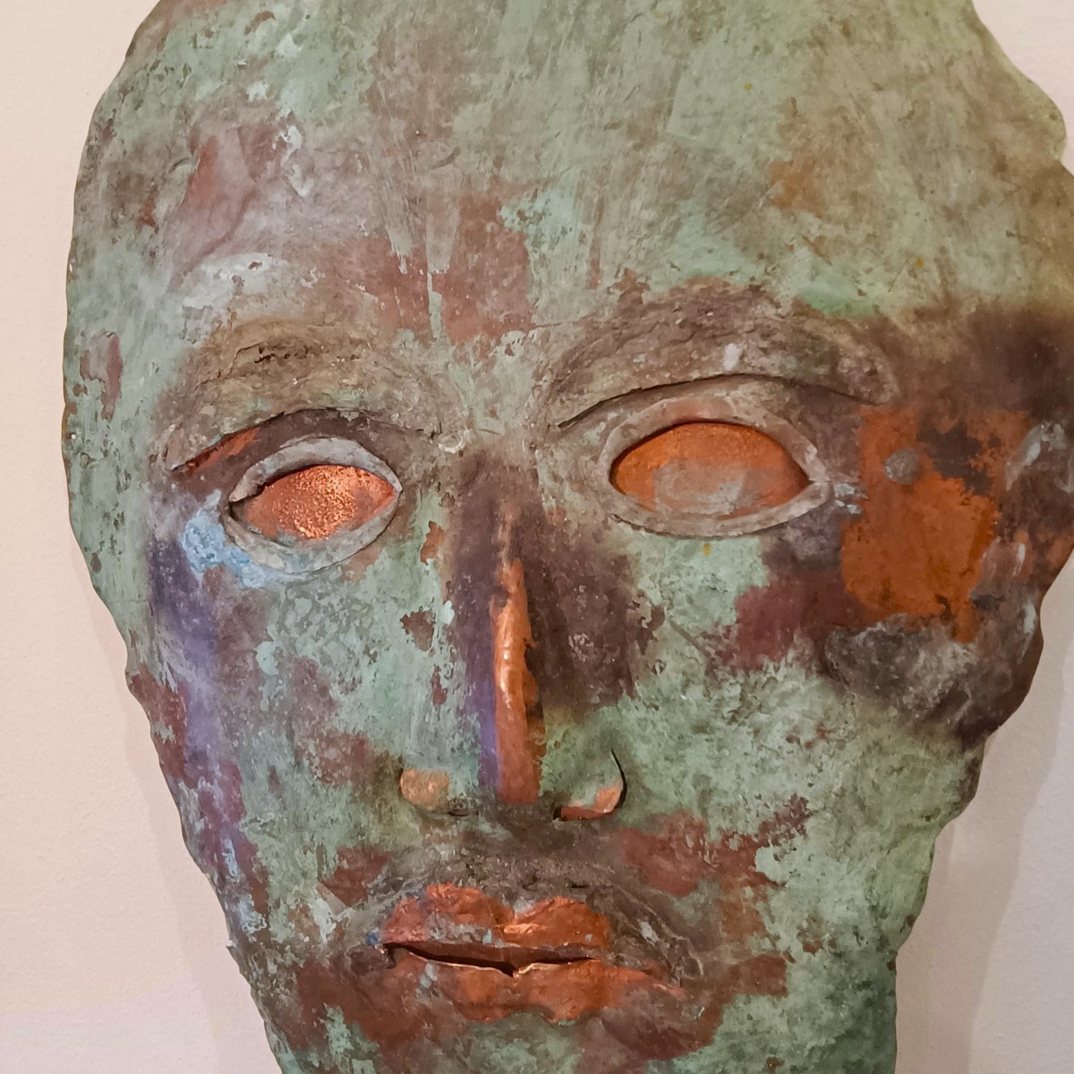 Scultura  maschera del '900 in rame ossidato -photo-2
