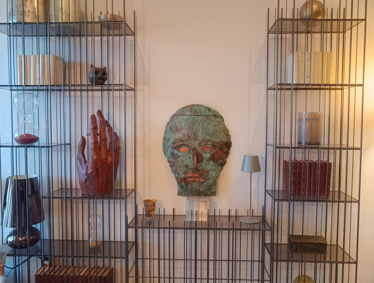 Scultura  maschera del '900 in rame ossidato -photo-1