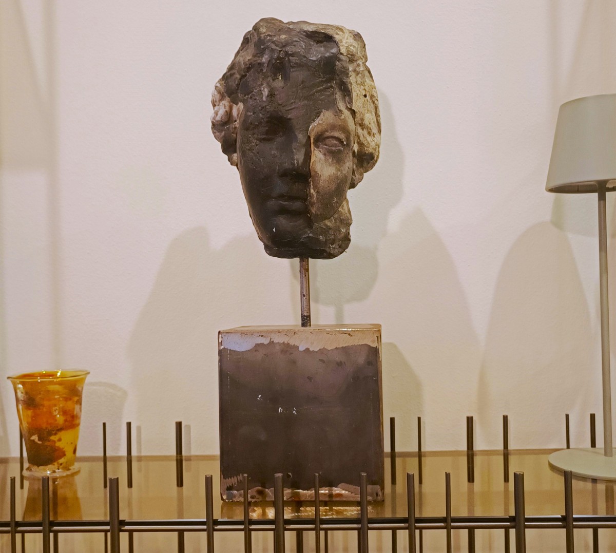 Scultura in cera, gesso e black carbon “ Il volto”  di Alessandro La Motta-photo-2