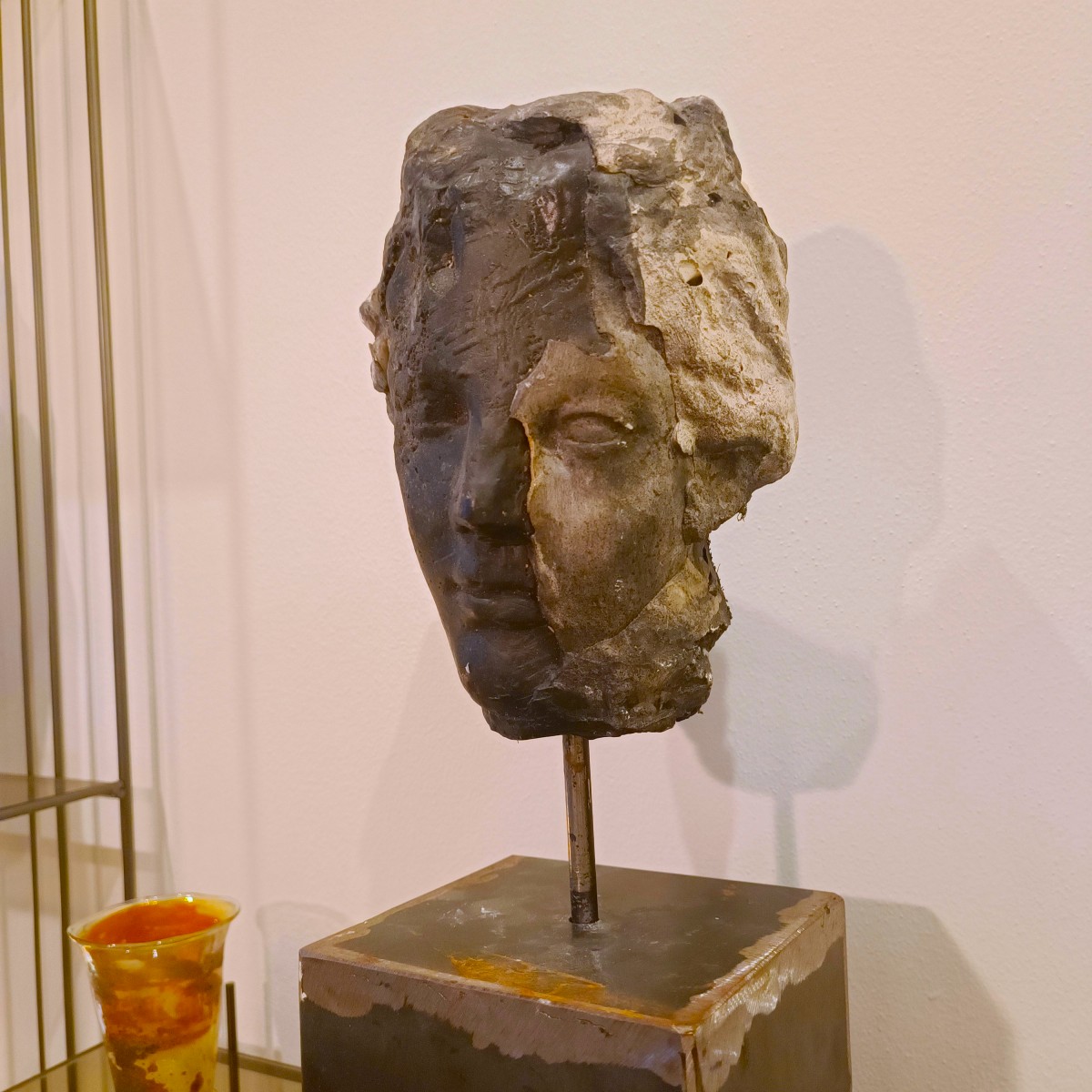 Scultura in cera, gesso e black carbon “ Il volto”  di Alessandro La Motta-photo-4