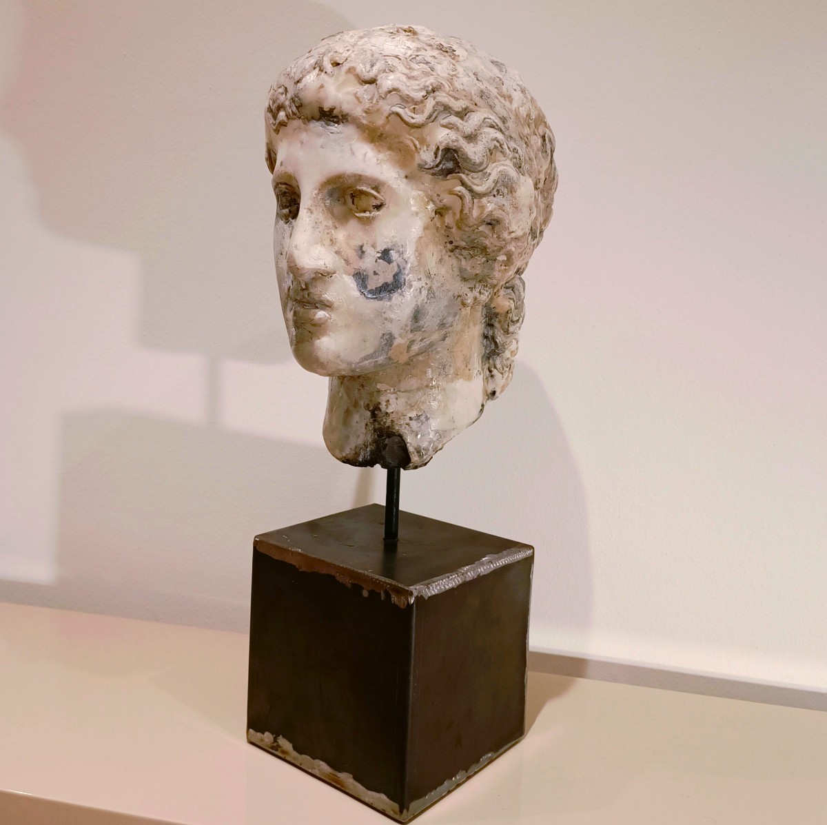 Scultura di Hera mitologia greca in gesso,cera e carbone-photo-4