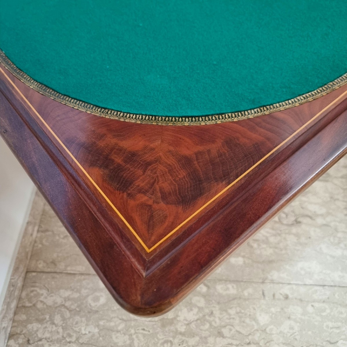 Tavolino da gioco Carlo X 1820 in acero e mogano con intarsi-photo-3
