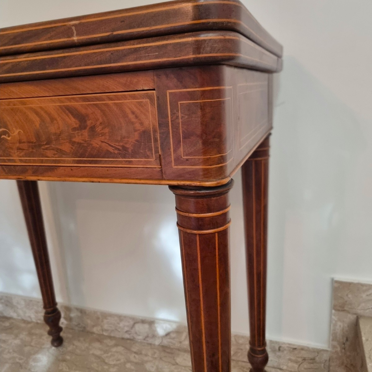 Tavolino da gioco Carlo X 1820 in acero e mogano con intarsi-photo-1