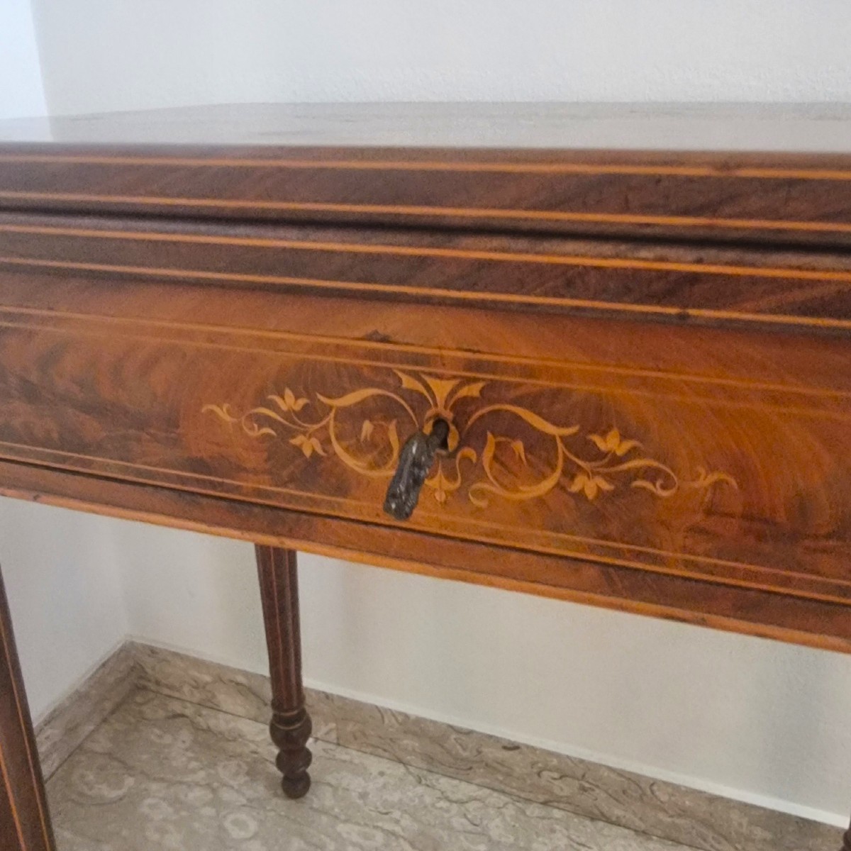 Tavolino da gioco Carlo X 1820 in acero e mogano con intarsi-photo-6