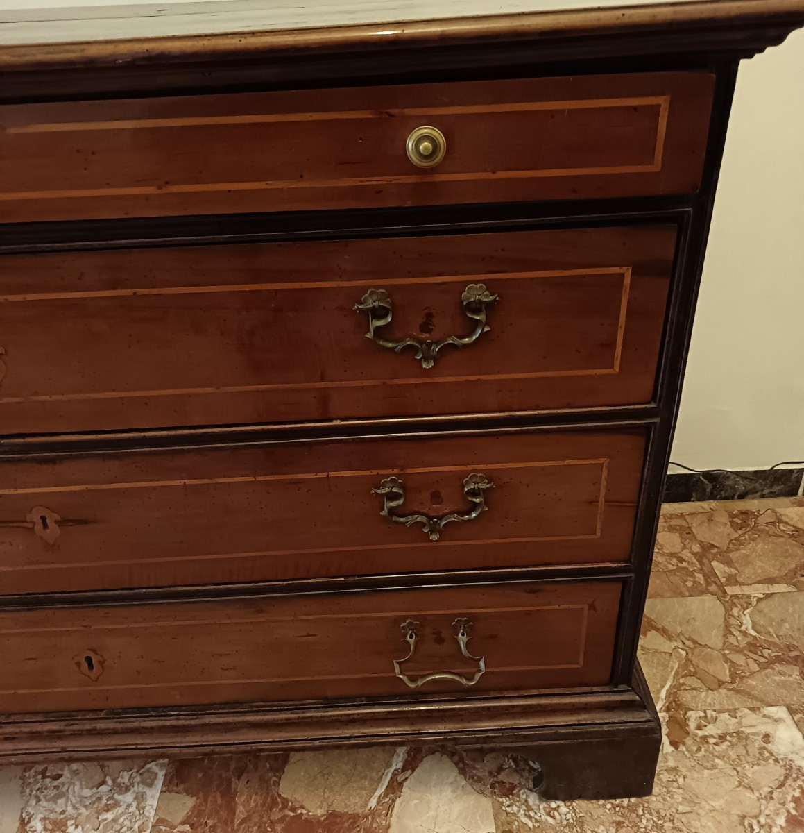 Cassettone Emiliano del 1700 a 4 cassetti in noce biondo lastronato-photo-3