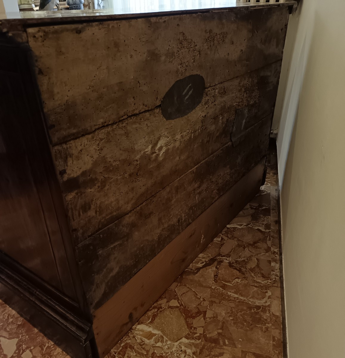 Cassettone Emiliano del 1700 a 4 cassetti in noce biondo lastronato-photo-4