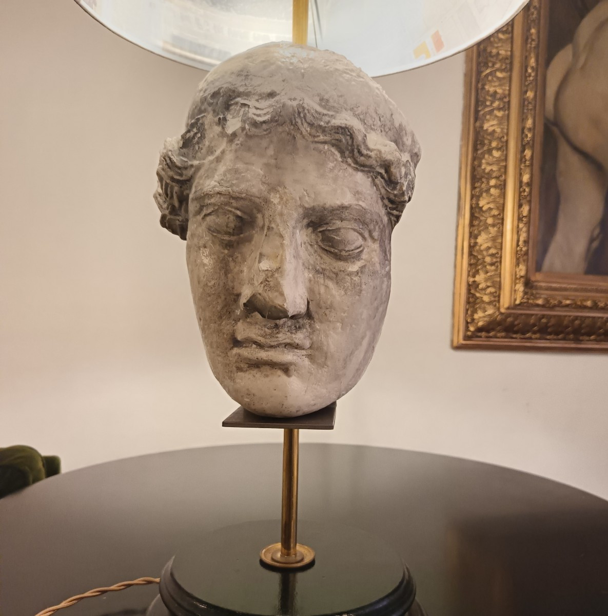 Lampada con testa in gesso e nerofumo, paralume con lucidi di architettura XX secolo-photo-1
