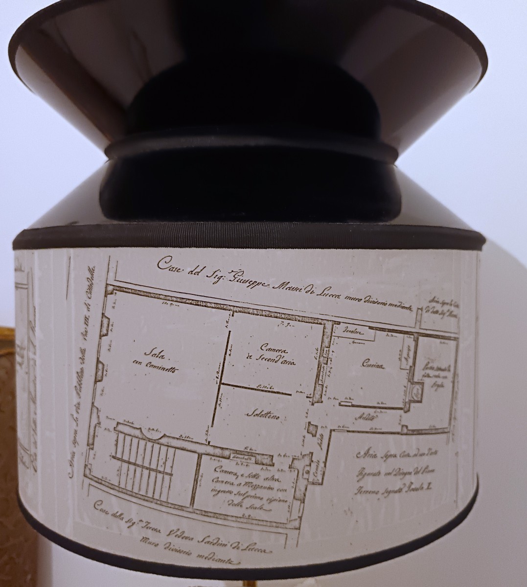 Lampada con testa in gesso e nerofumo, paralume con lucidi di architettura-photo-4