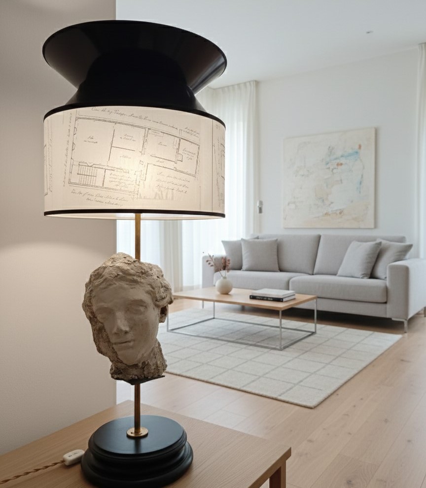 Lampada con testa in gesso e nerofumo, paralume con lucidi di architettura-photo-1