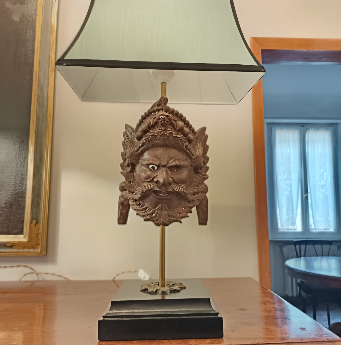 Tre lampade da tavolo con maschere Balinesi in legno XIX secolo-photo-2